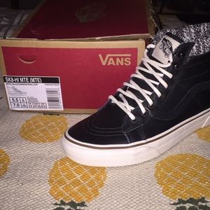 NIB Vans SK8-HI all weather